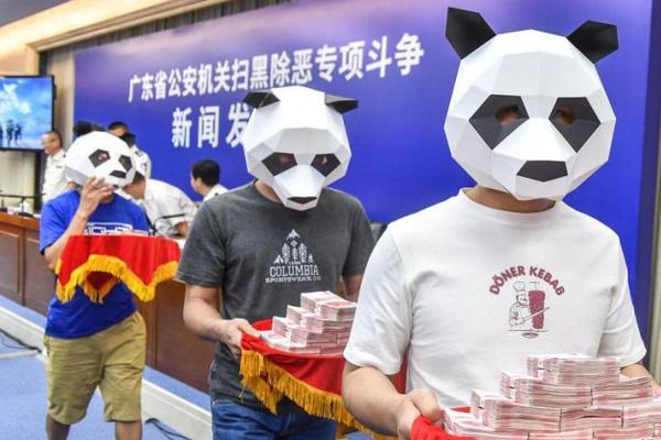 組團(tuán)大戰(zhàn)蛇界 《瘋狂貪吃蛇》團(tuán)戰(zhàn)模式趣味十足