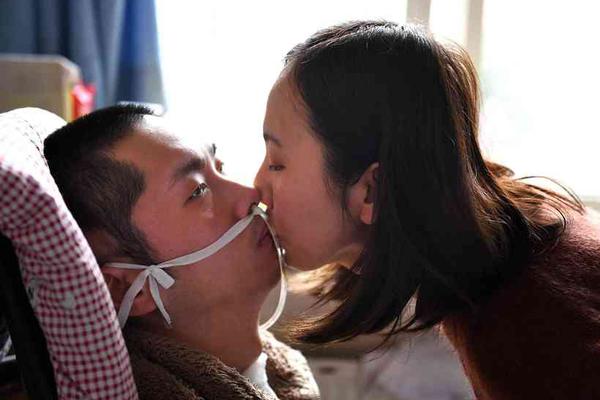 RTS手游《瘋狂原始人》今日正式開(kāi)啟公測(cè)